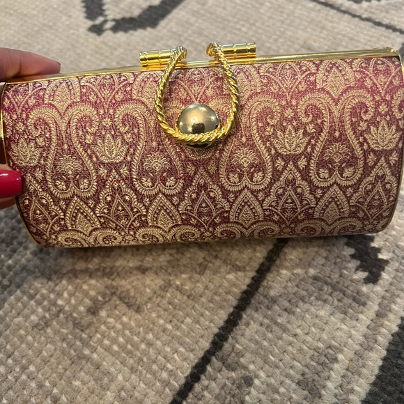 Clutches. Selling 3 clutches (Indian silk). - Picture 5 of 9